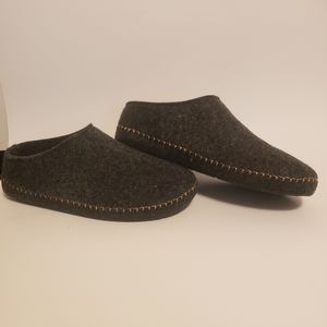 Cozy 100% Wool Slippers Men's 11. NWOT